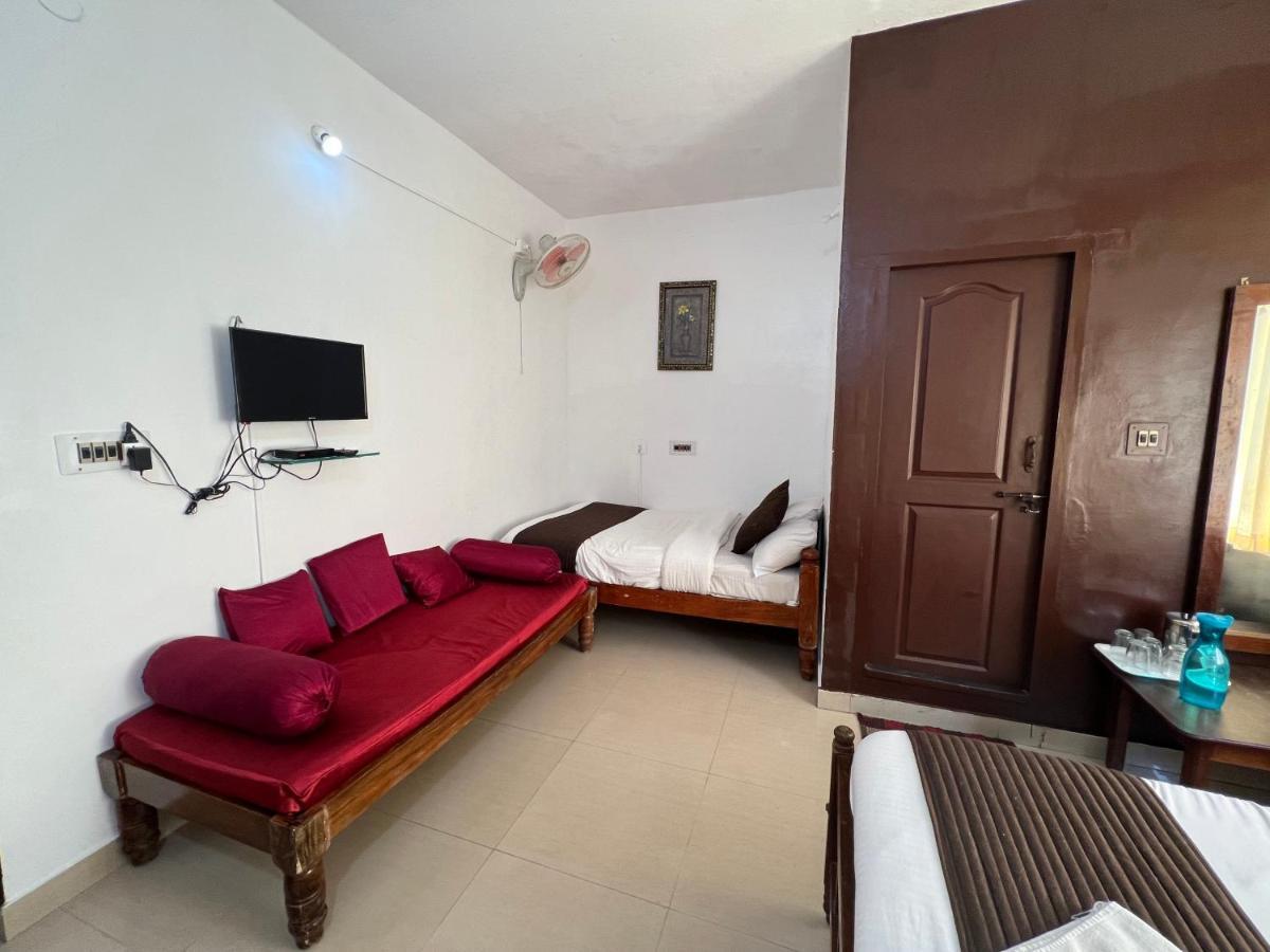 Hotel CAVERI inn Madikeri Exterior foto