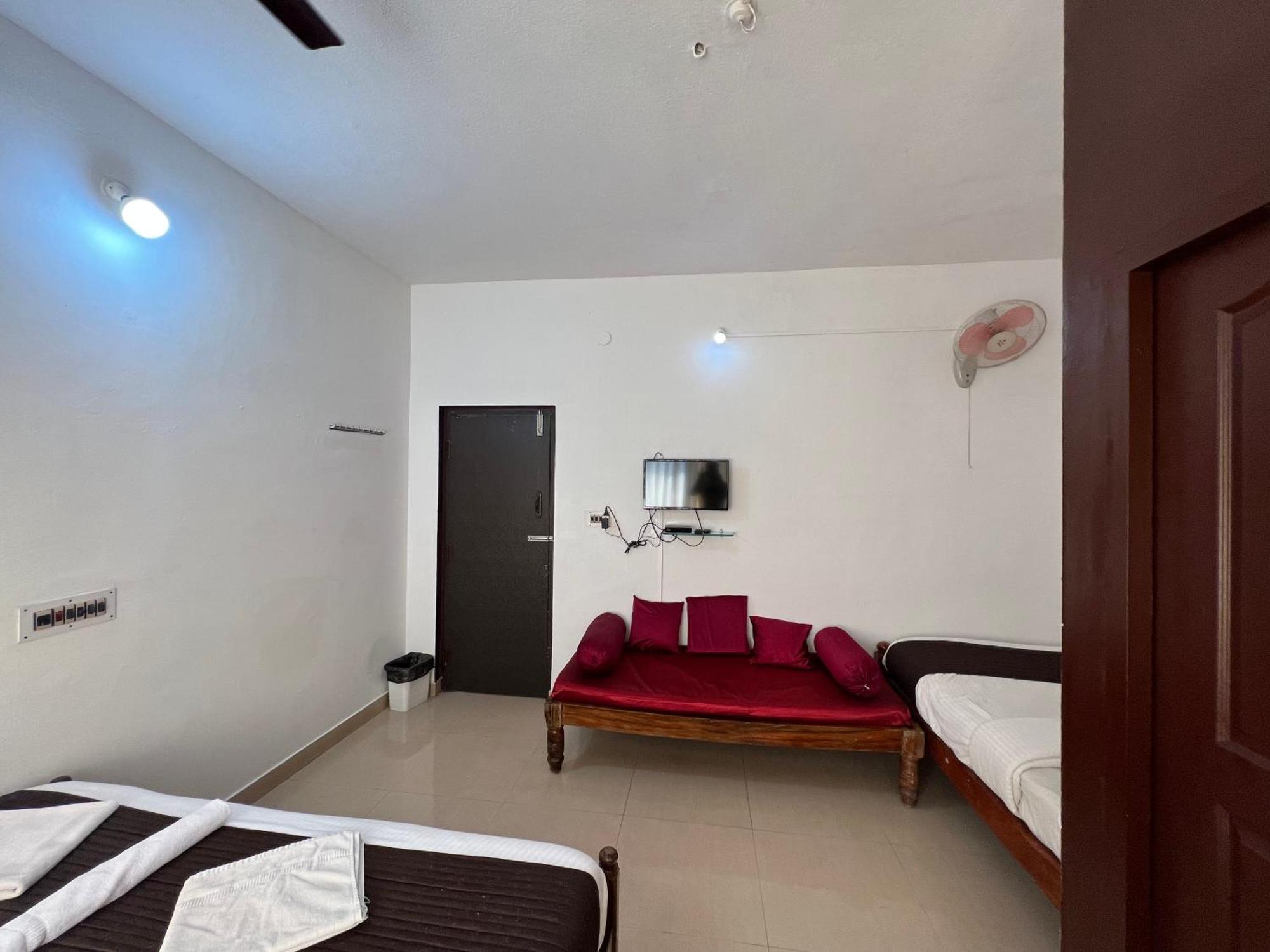 Hotel CAVERI inn Madikeri Exterior foto