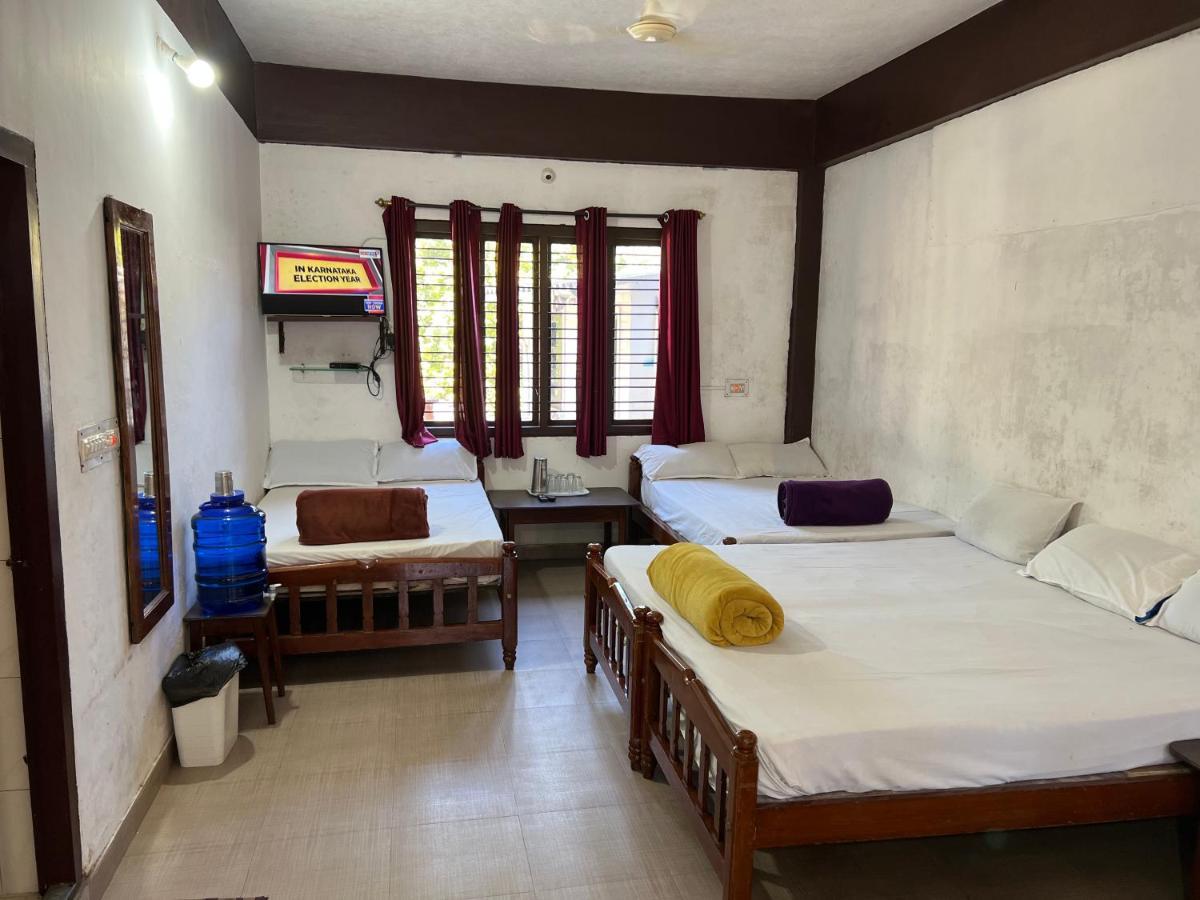 Hotel CAVERI inn Madikeri Exterior foto