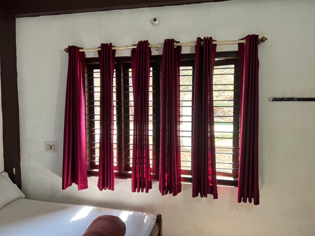 Hotel CAVERI inn Madikeri Exterior foto